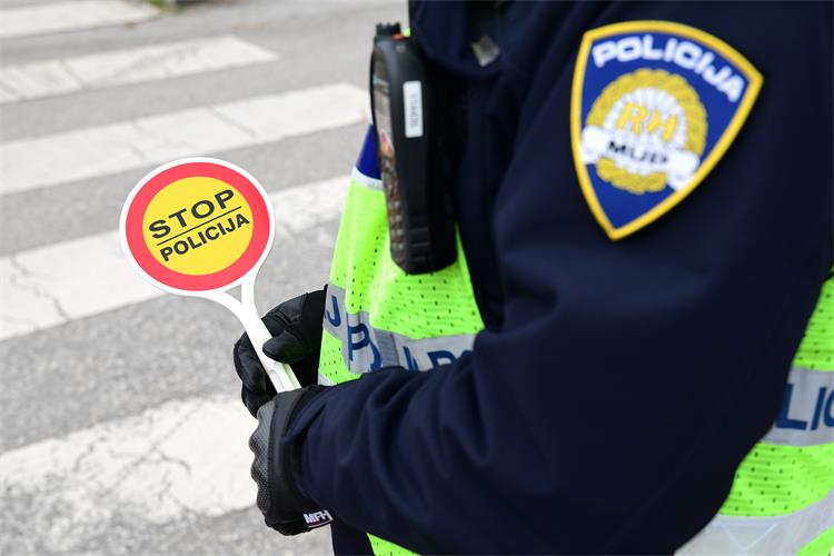 Policija je vikendom zabilježila 2001 prekoračenje dopuštene brzine
